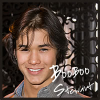 boo boo stewart tasting best chocolate best caramel at Golden Globes